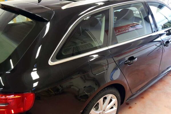 applicazione-pellicole-oscuranti-vetro-nero-auto-carrozzeria-cuneo-3