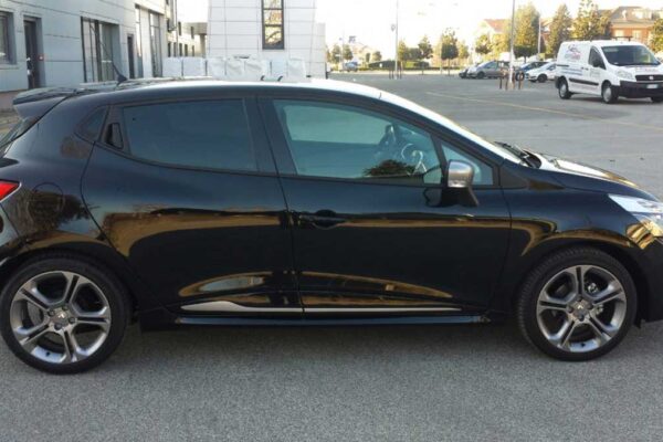 applicazione-pellicole-oscuranti-vetro-nero-auto-carrozzeria-cuneo-5